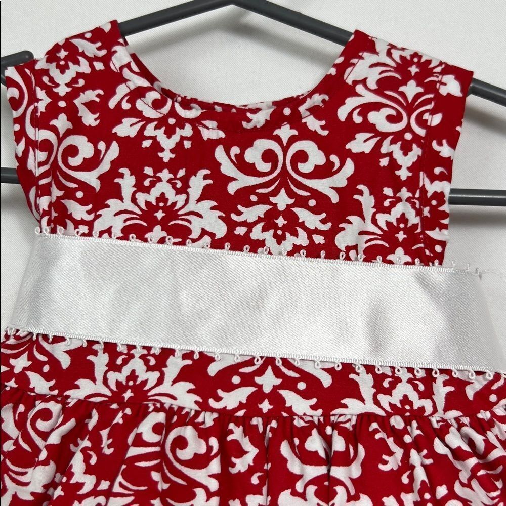 Kelly's Kids red and White Baby Dress with satin sash size 12 months - Picture 2 of 12